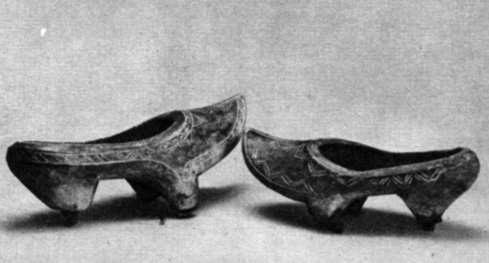 Деревянные туфли из Дарваза