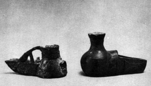 Чироки. Справа - глиняный из-под Исфары, слева - чугунный из Каратегина